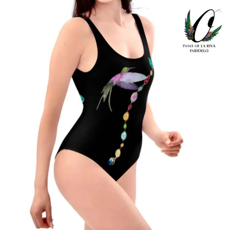 Modelo con Bañador de Diseño Exclusivo Alma de Colibrí